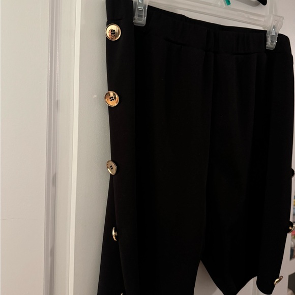 Plus Size Biker Shorts in Black high waisted - Picture 3 of 4